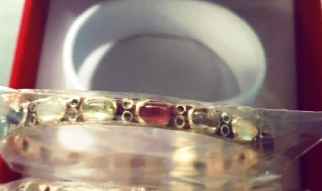 กำไลพิรอด ตำลึงทอง พลอยแท้เจียหลังเบี้ย ตัวเรือนเงินแท้ เคลือบทอง24k ลงยาสุโขทัย กำไลพิรอด ตำลึงทอง พลอยแท้เจียหลังเบี้ย ตัวเรือนเงินแท้ เคลือบทอง24k ลงยาสุโขทัย