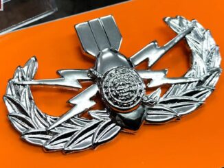 เครื่องหมาย EOD (โลหะชุดทองคำขาว) ขากิ๊บ