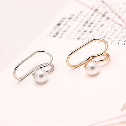 1 ชิ้น(1pcs) คลิปหู Ear Clip Cuff Pearl Star No Piercing Earring Women DDE51