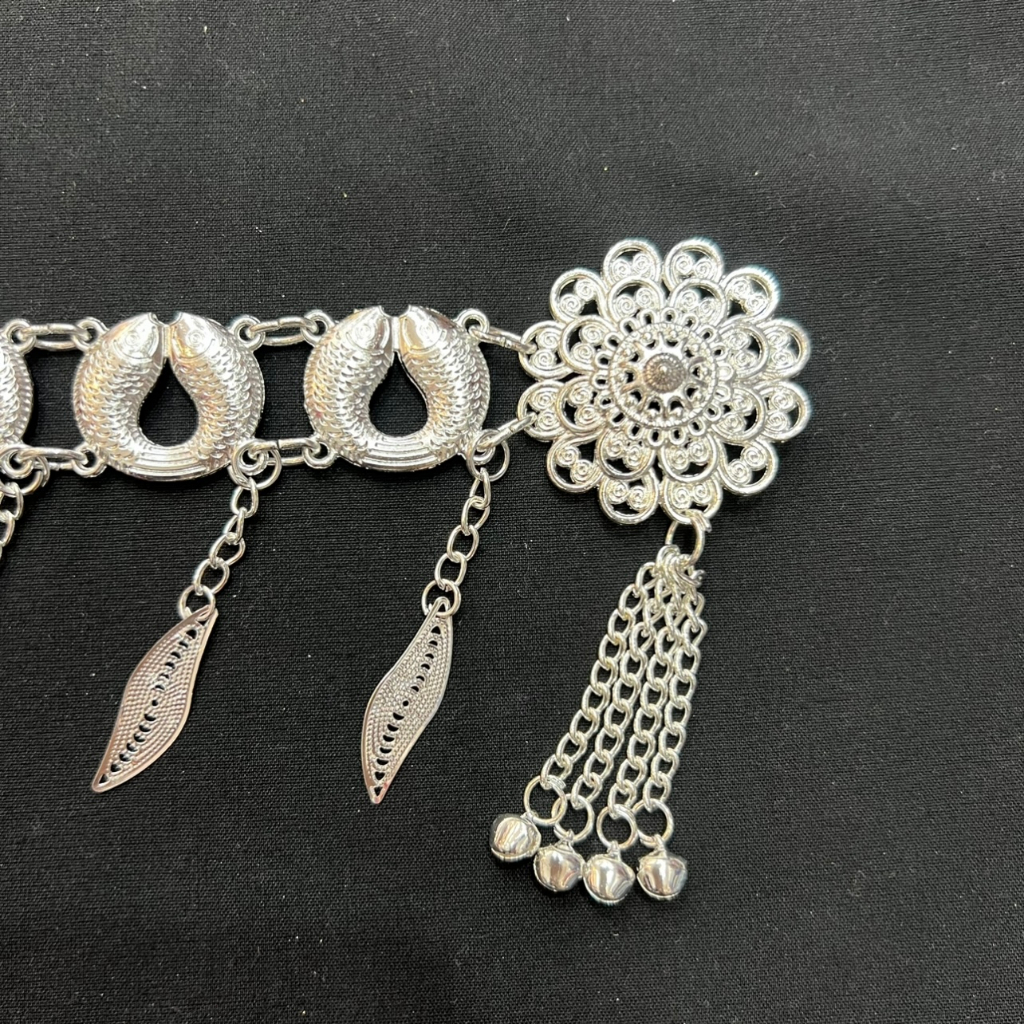 Accessories เข็มขัดเงินห้อยระย้าใบไม้ใส่กับชุดไทยลายดอกสวยๆ งานดี ทอง เงิน รมดํา