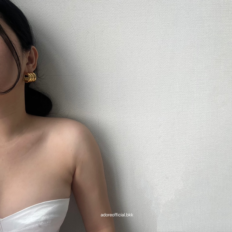 Adore- Claw hoop gold earring