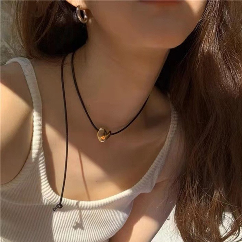 Arin สร้อยคอโชคเกอร์ จี้หัวใจ สีดํา เรียบง่าย เครื่องประดับแฟชั่น
