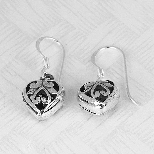 MT ต่างหูเงินแท้ รูปหัวใจ ฉลุลาย แบบห้อย/ตะขอเกี่ยว Solid 925 Sterling Silver Earrings (se264) MT Jewelry มณีธารา