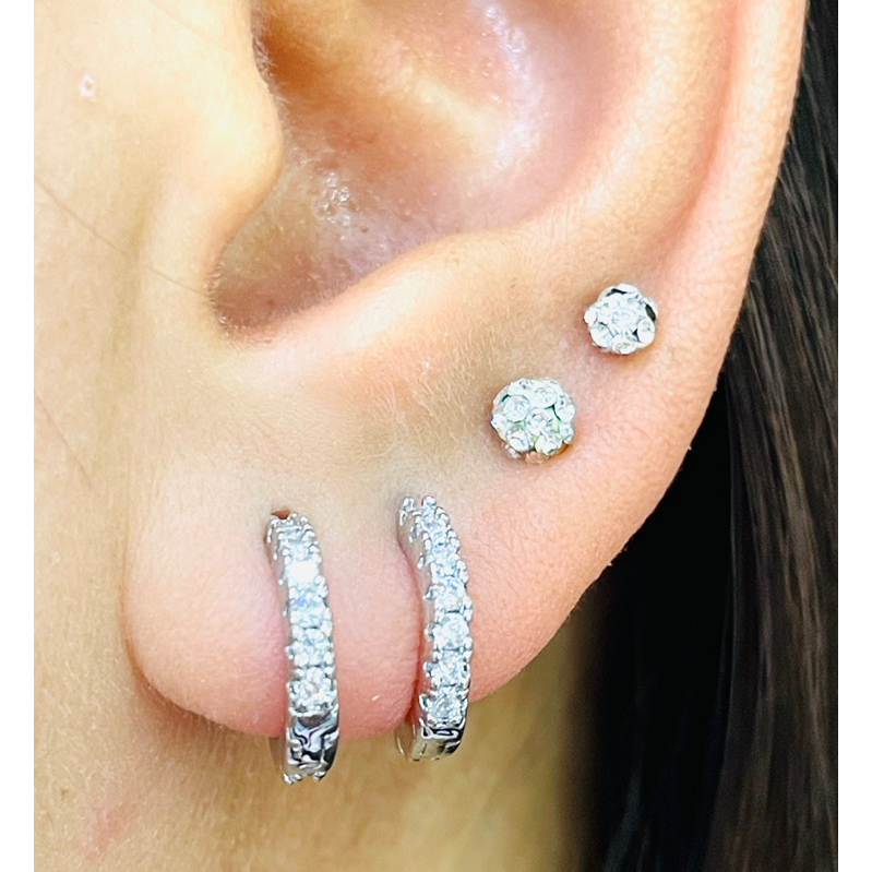 NEW ราคา1คู่ต่างหูห่วงเพชรรัสเซียล้อมวงหุ้มทองคำขาวเงางามสวยวิ้ง ขนาด2x7mm.(วัดวงใน)