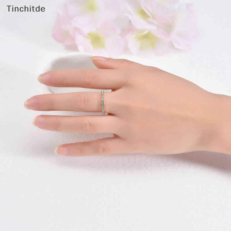 [Tinchitde] แหวนสเตนเลส ฝังเพชร สวยงาม แวววาว แฟชั่นเรียบง่าย สําหรับผู้หญิง และผู้ชาย [Preferred]