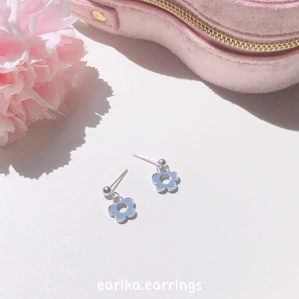 (กรอกโค้ด YAQ6E ลด 60.-) earika.earrings - silvery daisy collection รวมเครื่องประดับเงินแท้ลายเดซี่ผิวแพ้ง่ายใส่ได้