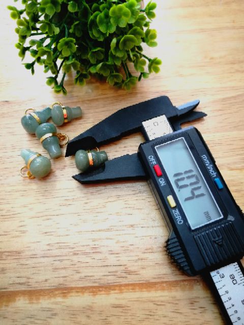 จี้น้ำเต้าหยกแท้ เสริมมงคล ขนาด 1.5 cm. มีสีเขียว/น้ำผึ้ง/ขาว