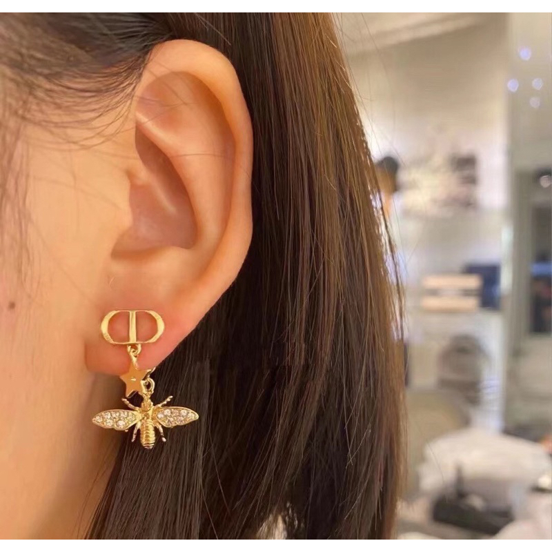 ต่างหู Dior เกรดVIP พร้อมกล่อง เกรดใช้สลับแท้ พร้อมส่ง สั่งในช้อปปี้เท่านั้น