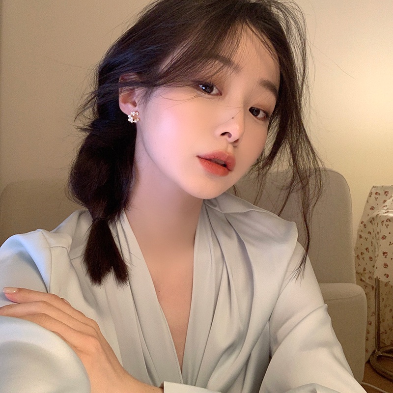 ต่างหูกระดุมเงิน S925 ประดับมุก สีขาว หรูหรา สําหรับผู้หญิง