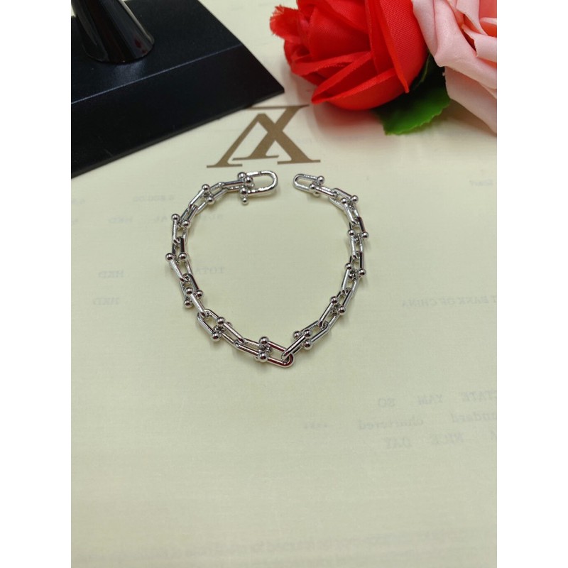 พร้อมส่ง ข้อมือโซ่ งานพีเมี่ยม สร้อยข้อมมือแฟชั่น กำไลข้อมือลายโซ่ สแตนเลสไทเทเนี่ยม
