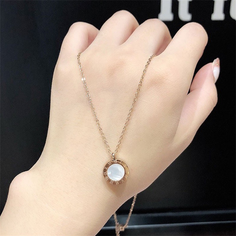 พร้อมส่ง สร้อยคอโซ่เหล็กไทเทเนียม จี้ตัวเลขโรมัน สองด้าน สีดํา สีขาว ระดับไฮเอนด์