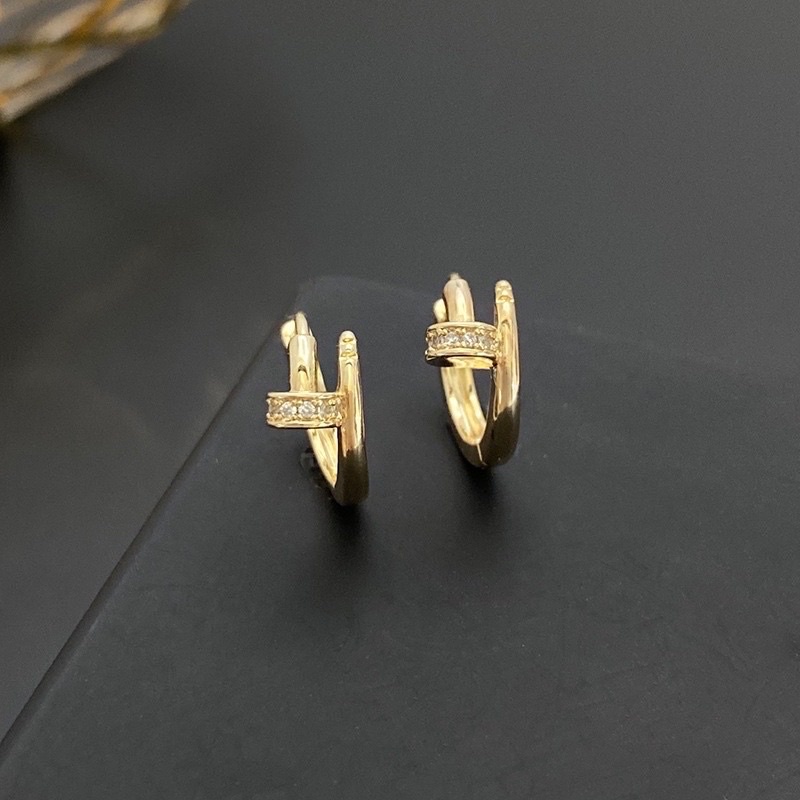 พร้อมส่ง‼️ต่างหูห่วงตะปูสไตล์คาร์เทียร์ Cartier อะไหล่ทองฝังเพชรวิบวับสวยทิ่มตา