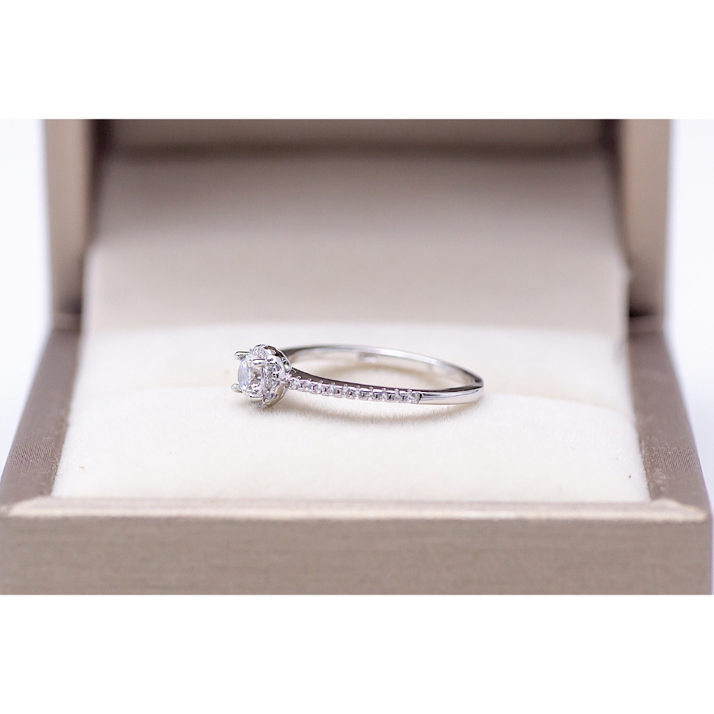 [ลดเพิ่ม 30% โค้ด BEAUMOIS]  แหวนเพชรโมอีส เงินแท้ 92.5% Moissanite Diamond D-IF 23 ตัง เคลือบทองคำขาว รุ่น RS2082-IS