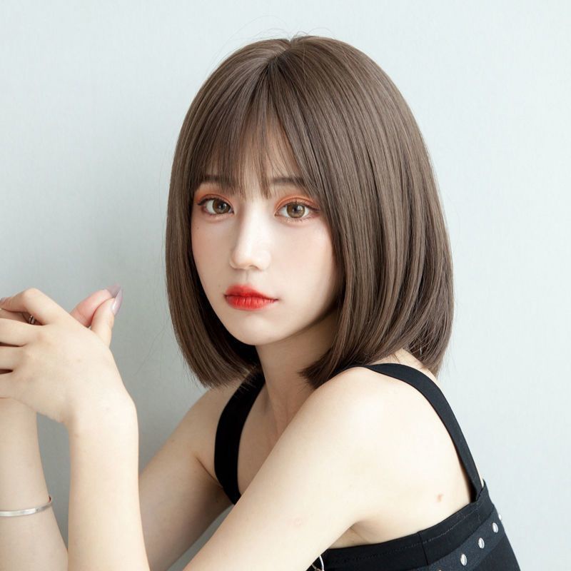 วิกผมสั้น ไหมเงา ยาว​ 28 cm. มีหนังศีรษะ​ รุ่น​ UD แถมเน็ต​คลุมผม​ ผมนิ่ม