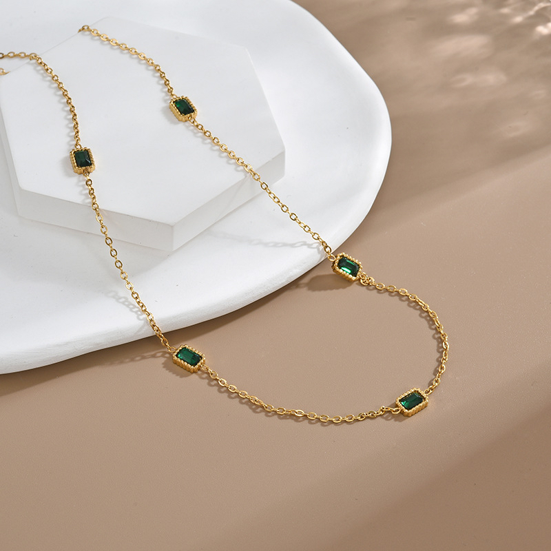 สร้อยคอ สเตนเลส ทอง 18K ประดับเพทาย ทรงสี่เหลี่ยม สีเขียว