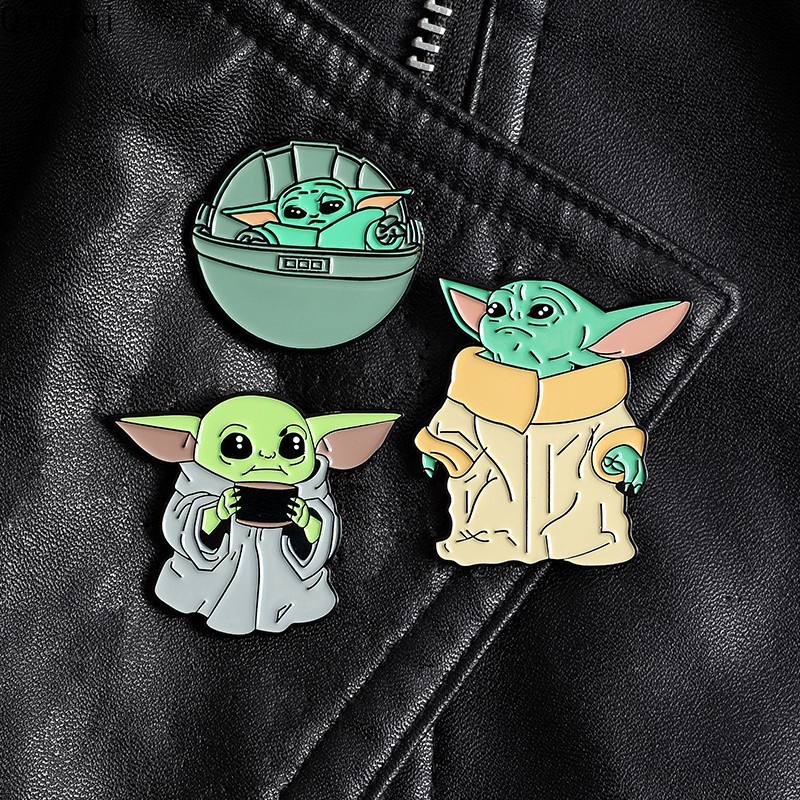 เข็มกลัด รูปภาพยนตร์คลาสสิก Yoda น่ารัก เหมาะกับของขวัญ สําหรับเพื่อน