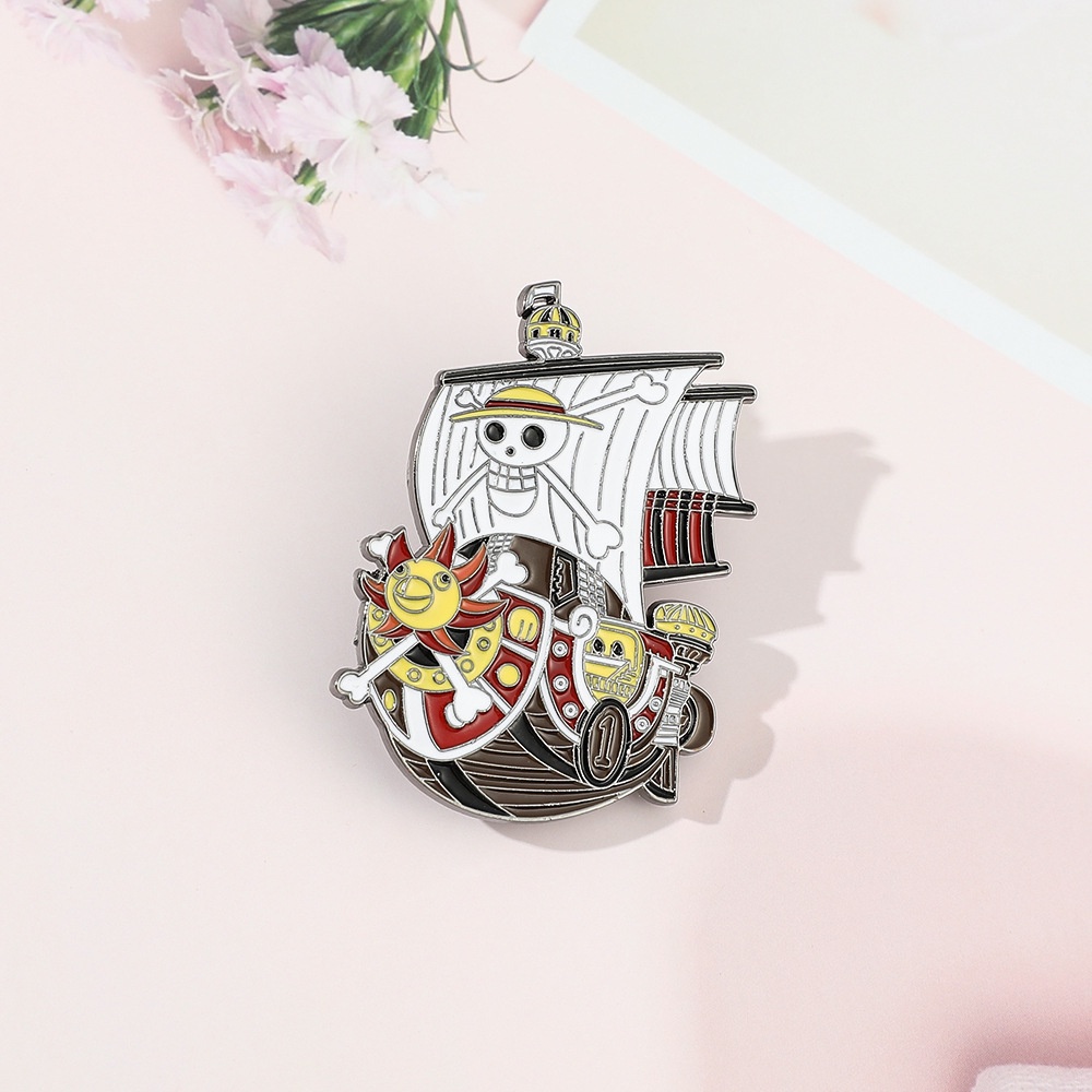 เครื่องประดับ เข็มกลัด ลายการ์ตูนอนิเมะ One Piece Luffy Lapel Pins Thousand Sunny Ship สําหรับเพื่อน