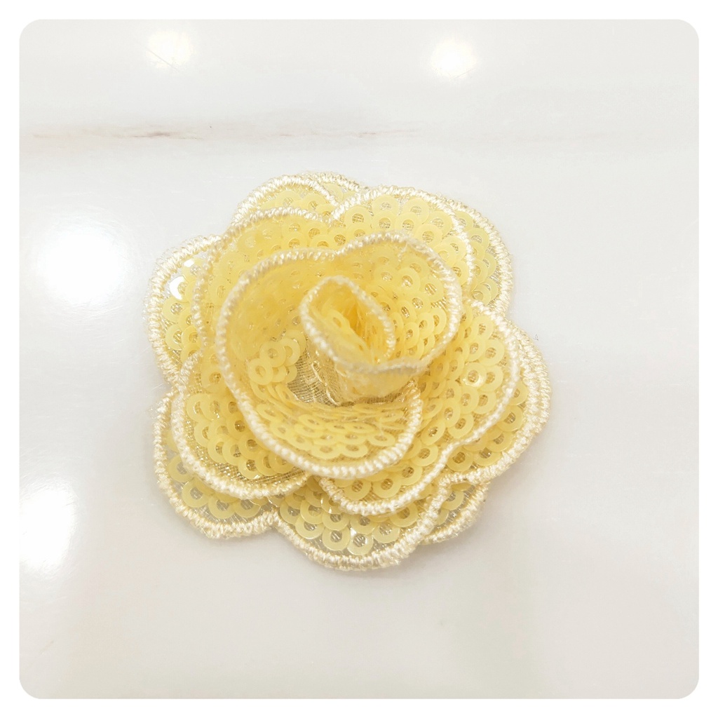 แผ่นแพทช์ ปักเลื่อม รูปดอกไม้ 3D ขนาดเล็ก 4 ซม. แฮนด์เมด DIY สําหรับตกแต่งชุดแต่งงาน