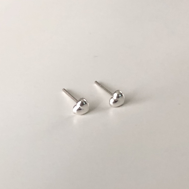 (โค้ด 3P4YE ลด 100.-) Winterwinter Jewelry Silver925 : เครื่องประดับเงินแท้ เงินแท้925 ต่างหูเงิน ต่างหูจิ๋วรูปหัวใจ