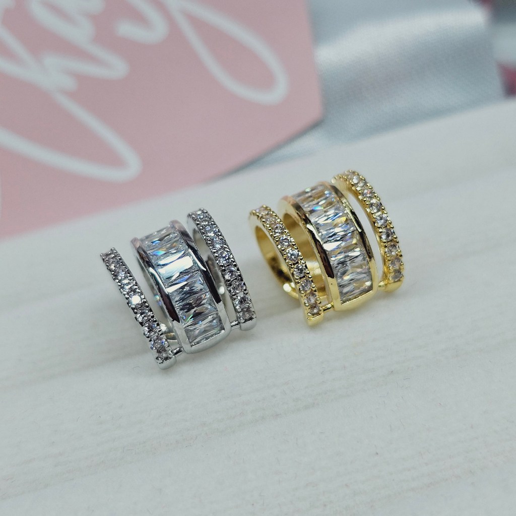 • เอียคัพ เพชร3ชั้น งานสวยมาก  • E18