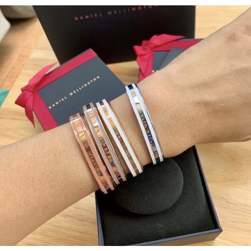 ❗️พร้อมส่ง❗️กำไลรุ่น Emalie,Elan รับประกันของแท้ 100% ค่ะ