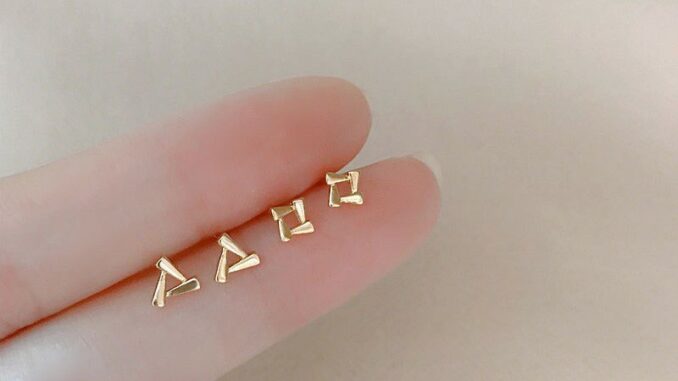 โค้ด ZQB33 ลด75.- [ราคาต่อคู่] Suwann.na ต่างหู ต่างหูเงินแท้ สามเหลี่ยมทอง