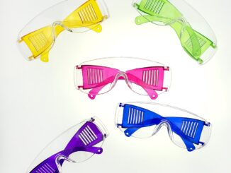 แว่นตา 【คละสี】แว่นตากันน้ำ แว่นตากันน้ำสงกรานต์ สีใส กันฝุ่น ของใช้
