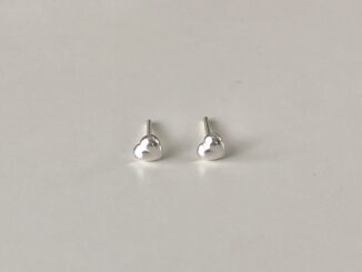 (โค้ด 3P4YE ลด 100.-) Winterwinter Jewelry Silver925 : เครื่องประดับเงินแท้ เงินแท้925 ต่างหูเงิน ต่างหูจิ๋วรูปหัวใจ