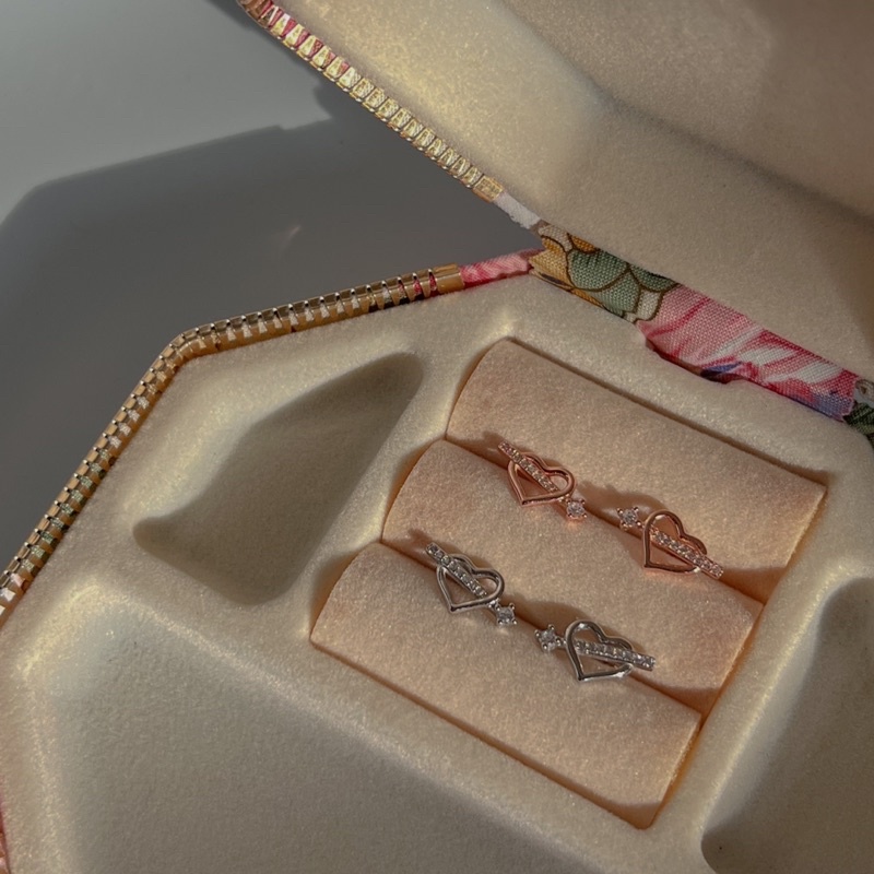 A.piece ต่างหูเงินแท้ [all silver 925] Arrow Heart stud earrings