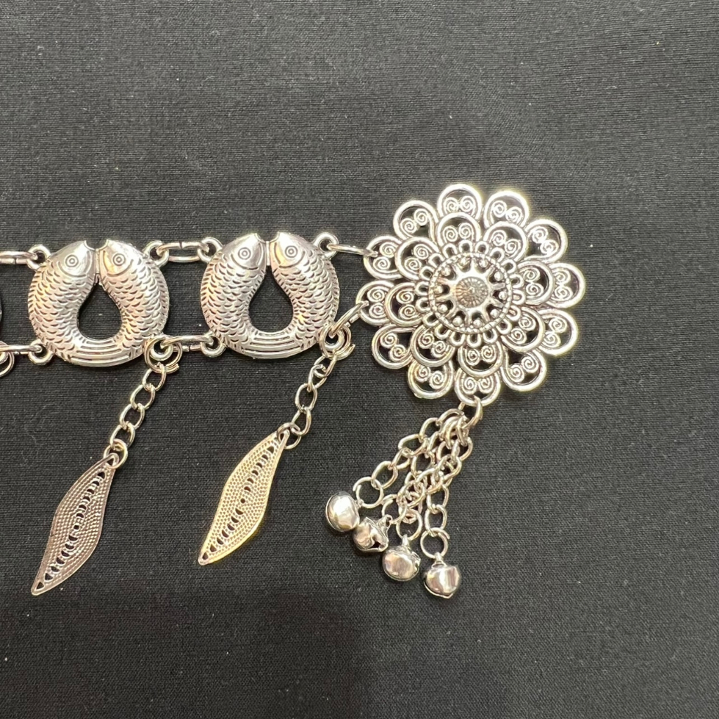 Accessories เข็มขัดเงินห้อยระย้าใบไม้ใส่กับชุดไทยลายดอกสวยๆ งานดี ทอง เงิน รมดํา