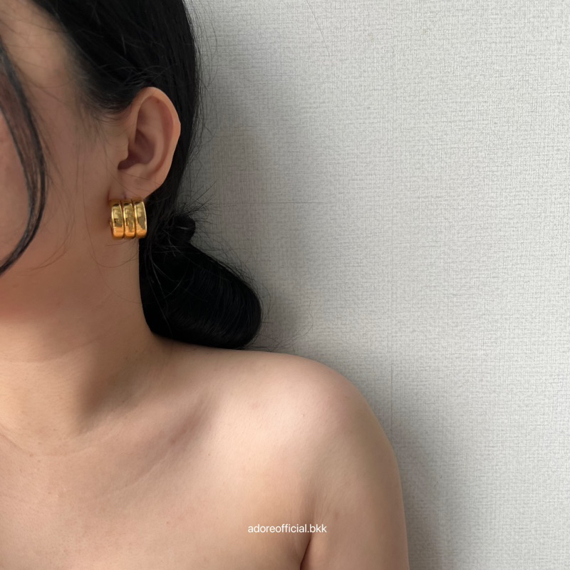 Adore- Claw hoop gold earring
