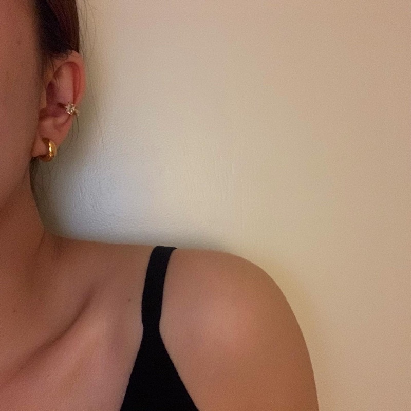 HER OBJECTIVE_HER TINY CLASSIC BOLD EARRINGS
