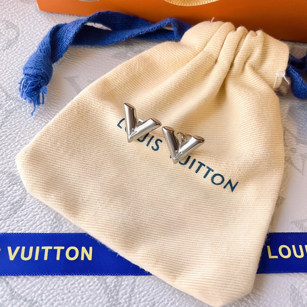LOUIS VUITTON ต่างหูสตั๊ด เหล็กไทเทเนียม รูปโลโก้ตัวอักษร LV เครื่องประดับแฟชั่น สําหรับผู้หญิง