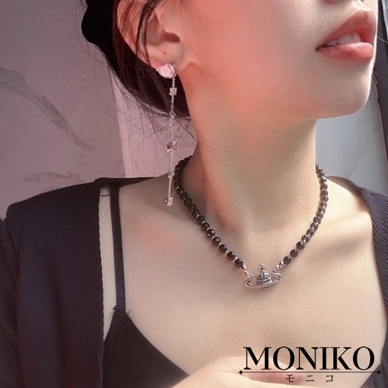 MONIKO สร้อยคอ ประดับลูกปัด ลายดาวเสาร์ สีดํา แฟชั่นสําหรับชาย และหญิง