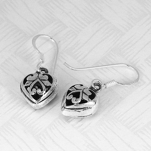 MT ต่างหูเงินแท้ รูปหัวใจ ฉลุลาย แบบห้อย/ตะขอเกี่ยว Solid 925 Sterling Silver Earrings (se264) MT Jewelry มณีธารา