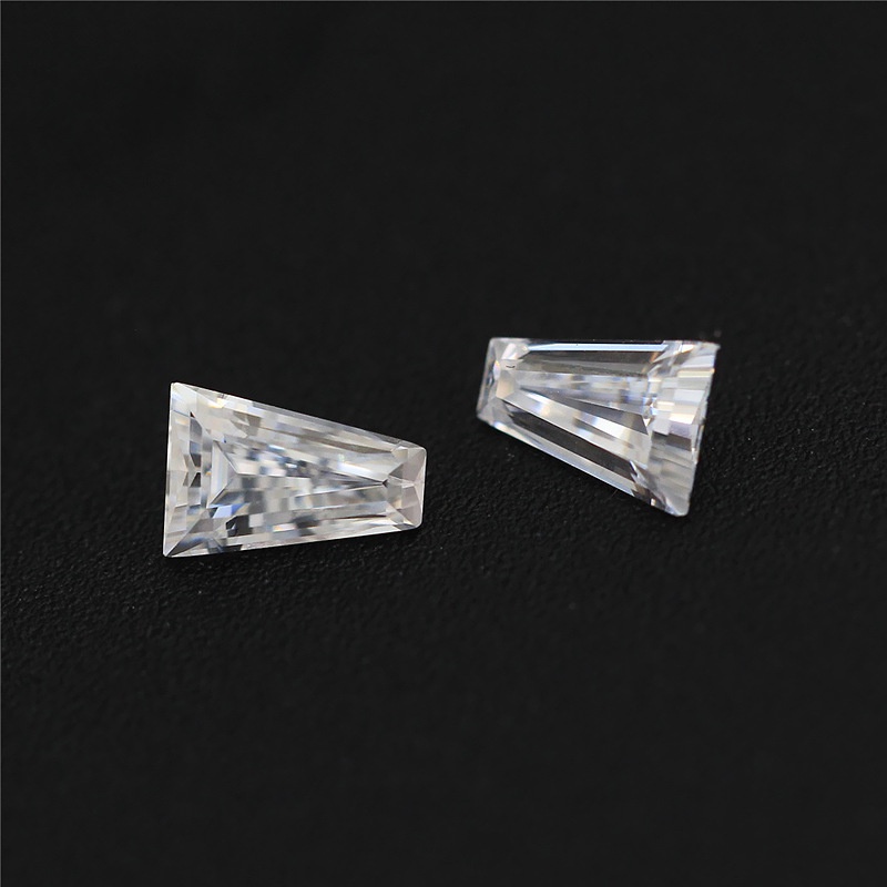 Trapezoid cut moissanite diamond เพชรโมอิส ทรงสี่เหลี่ยมคางหมู สําหรับตั้งนาฬิกา / ข้างหิน