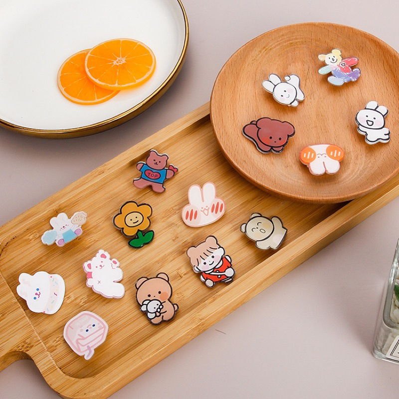 kingshopping XK11(ร้านไทย) เข็มกลัด เรซิ่น ลายการ์ตูน (แฟชั่นสําหรับผู้หญิง)