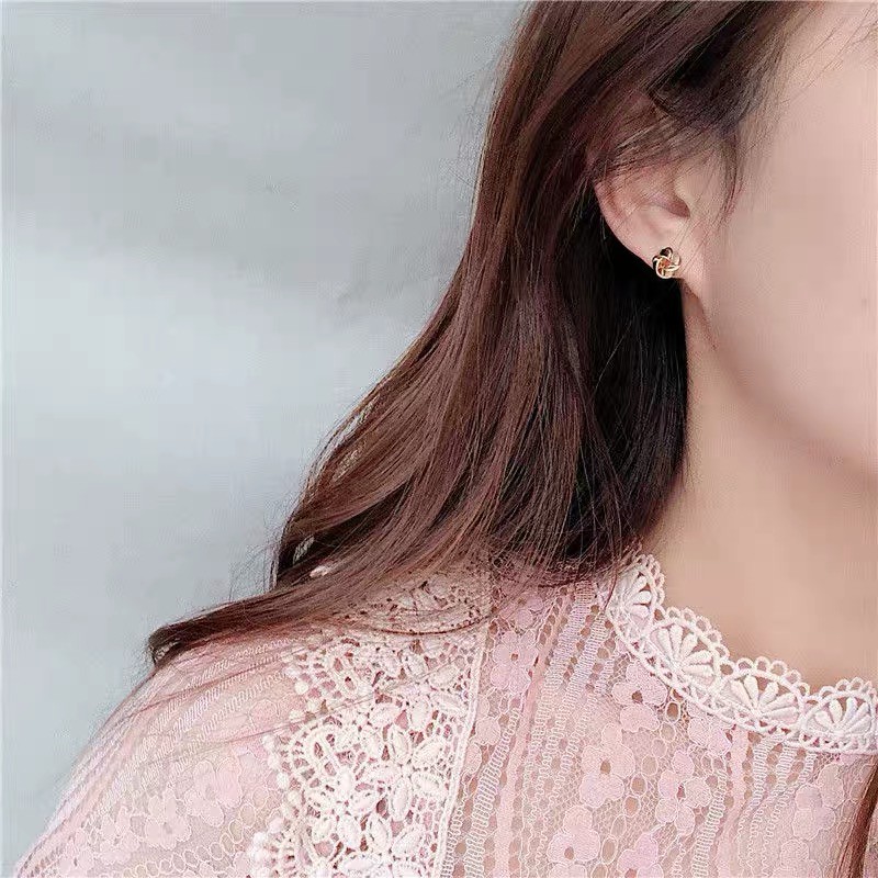 การจัดส่งที่รวดเร็ว  S925 ต่างหูเข็มเงิน, ต่างหู Knot Stud สำหรับผู้หญิง
