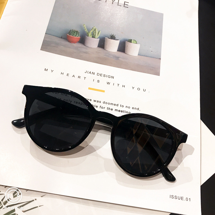 [จัดส่งที่รวดเร็ว]แว่นกันแดด แว่นกันแดด สีแคนดี้ กรอบกลม ใหม่ ย้อนยุค เกาหลี Unisex