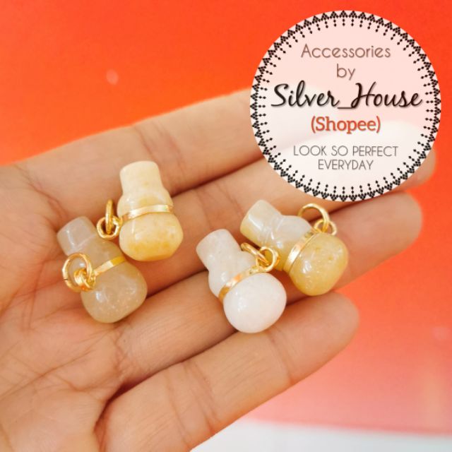 จี้น้ำเต้าหยกแท้ เสริมมงคล ขนาด 1.5 cm. มีสีเขียว/น้ำผึ้ง/ขาว