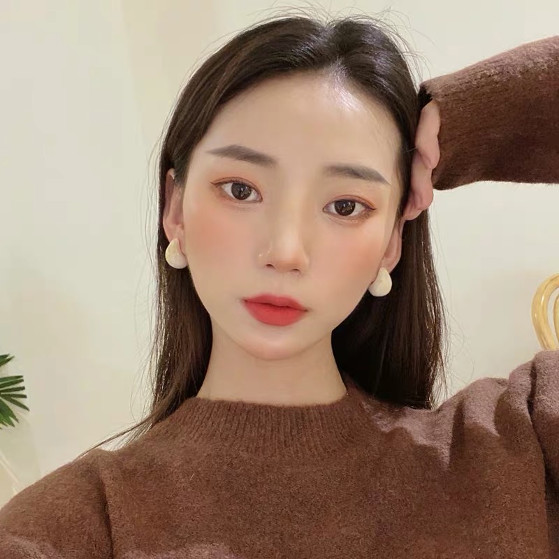 ต่างหูเรซิ่นโค้งเรซิ่นสไตล์เรโทรแฟชั่นเกาหลี