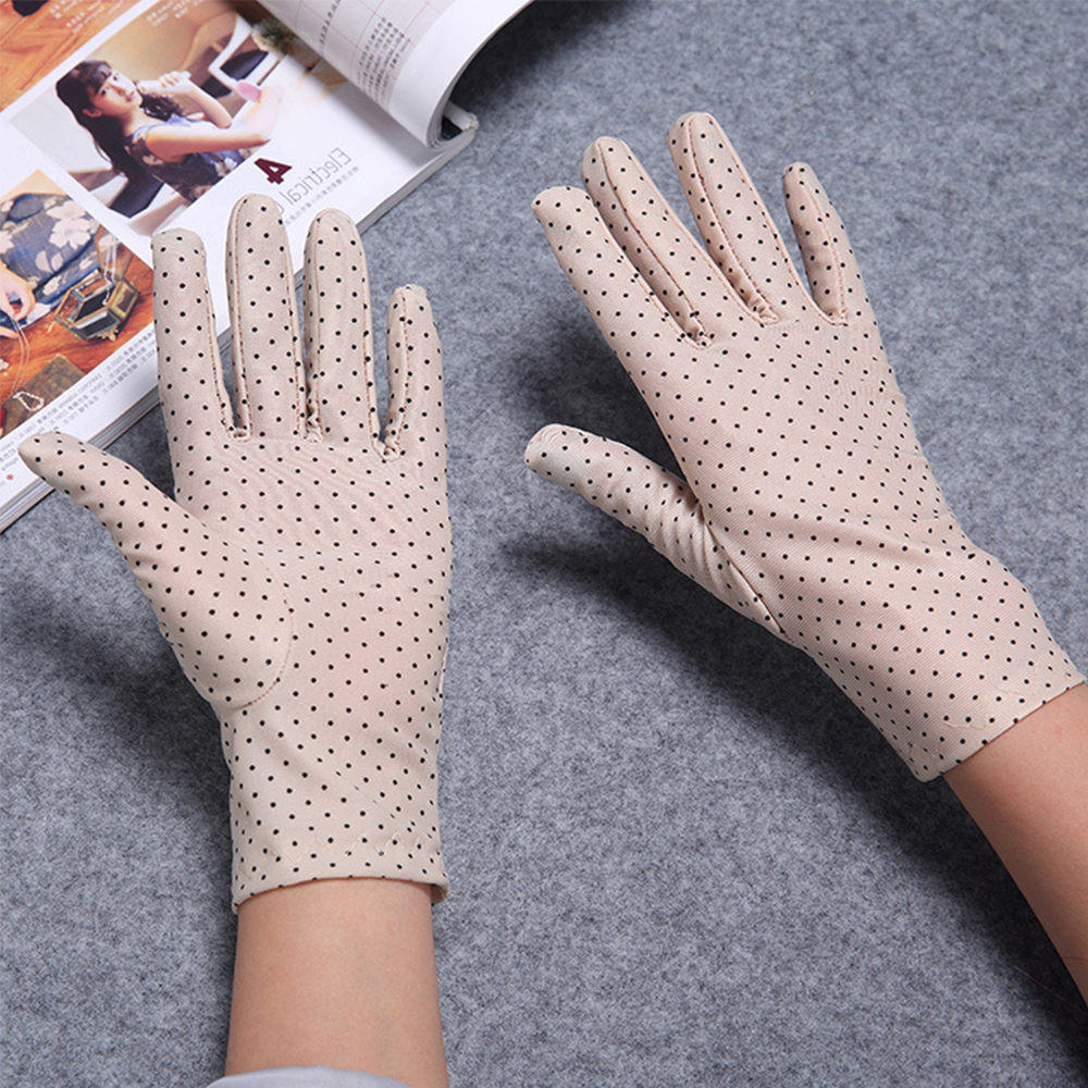ถุงมือขับรถลายจุดป้องกันรังสียูวี 1 คู่