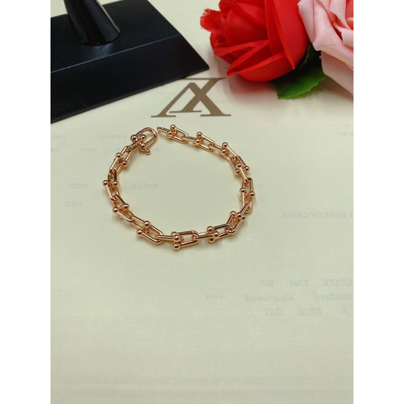 พร้อมส่ง ข้อมือโซ่ งานพีเมี่ยม สร้อยข้อมมือแฟชั่น กำไลข้อมือลายโซ่ สแตนเลสไทเทเนี่ยม