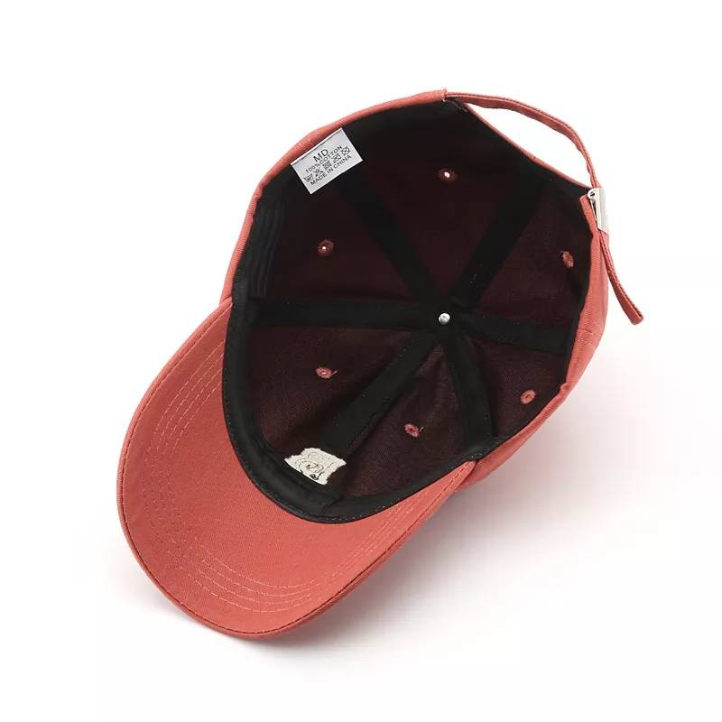 (พร้อมส่ง) หมวกแก๊ปสำหรับผู้ใหญ่ หมวก Cap ผ้า COTTON สีพื้น ปักฟอนต์อักษร 