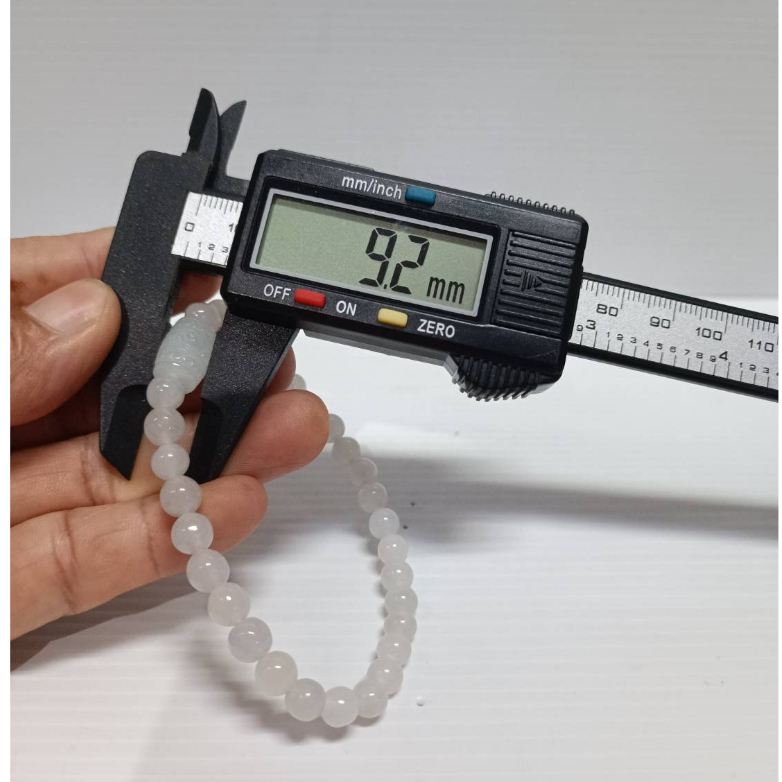 หยก หยกพม่า สร้อยข้อมือหยกสีขาวคั่นถังเบียร์แกะสลัก 6.3 mm