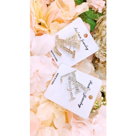 เข็มกลัดติดเสื้อแบรนด์เนม(พร้อมส่ง)จากไทย