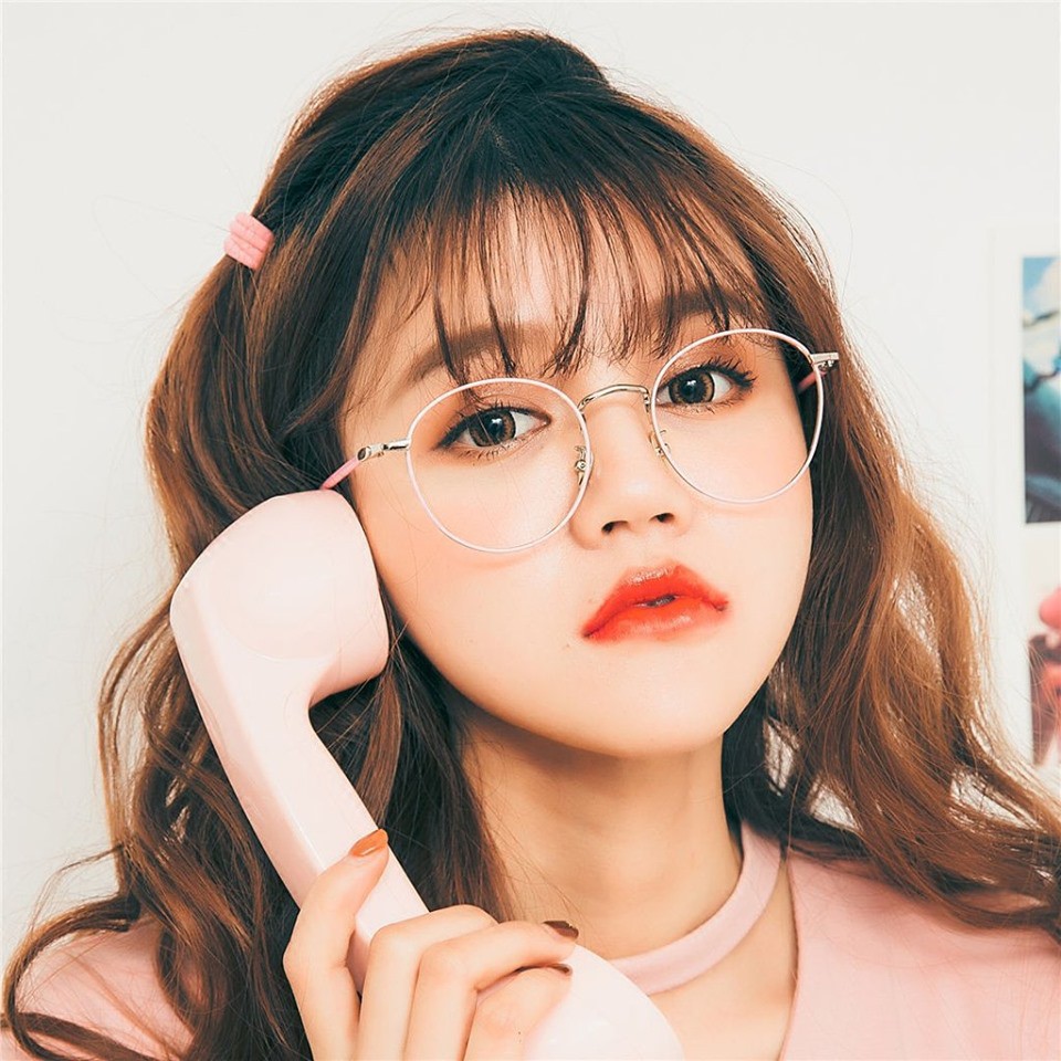 แว่นสายตาสั้นทรงหยดน้ำ มี-50 ถึง -600 สีชมพู (พร้อมซองหนังใส่แว่น และผ้าเช็ดเลนส์)