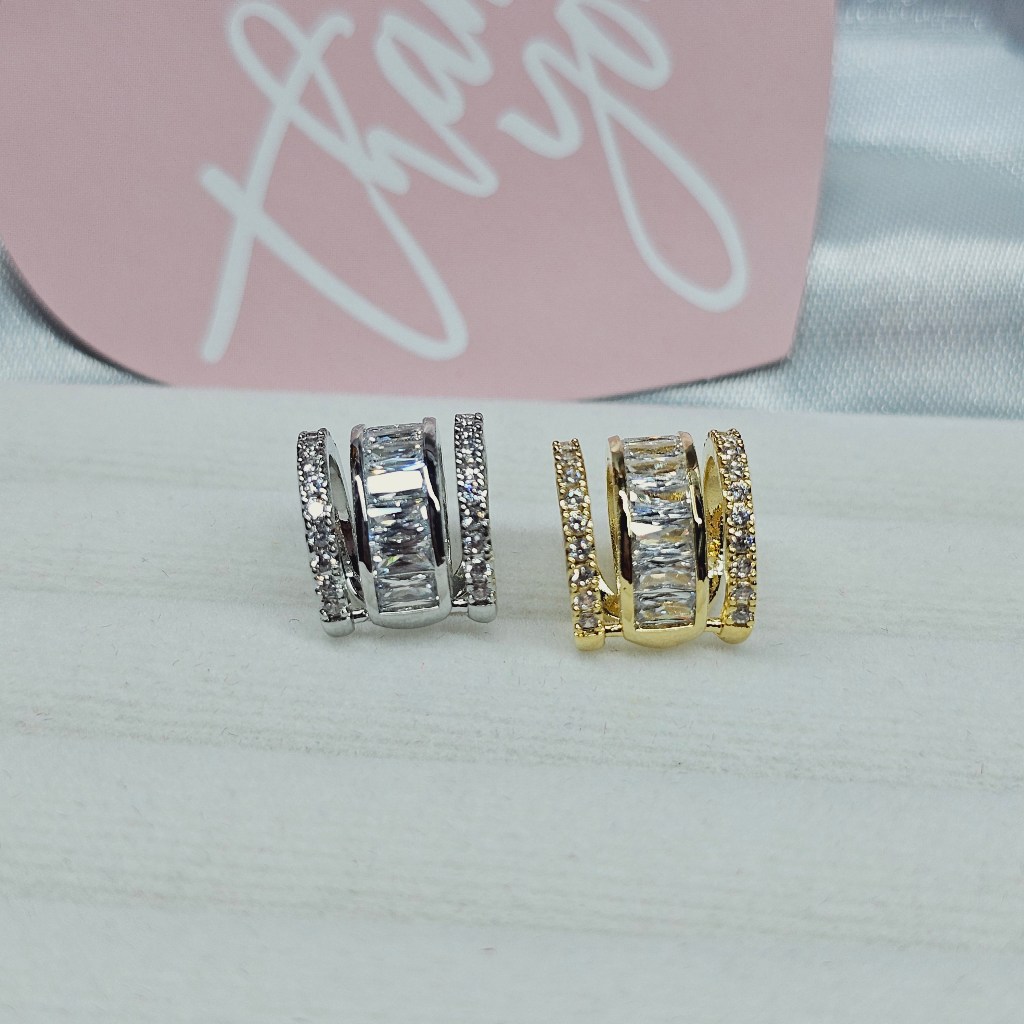 • เอียคัพ เพชร3ชั้น งานสวยมาก  • E18