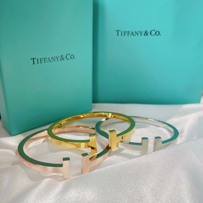 【 แบรนด์แฟชั่น 】ใหม่ T&CO. 2023 สร้อยข้อมือ แบบเปิดคู่ คุณภาพสูง