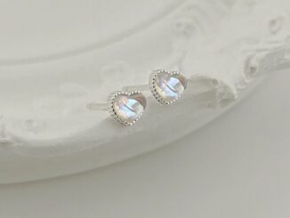 A.piece  ต่างหูเงินแท้ [all silver 925] Moonstone Heart Shape Stud (521)